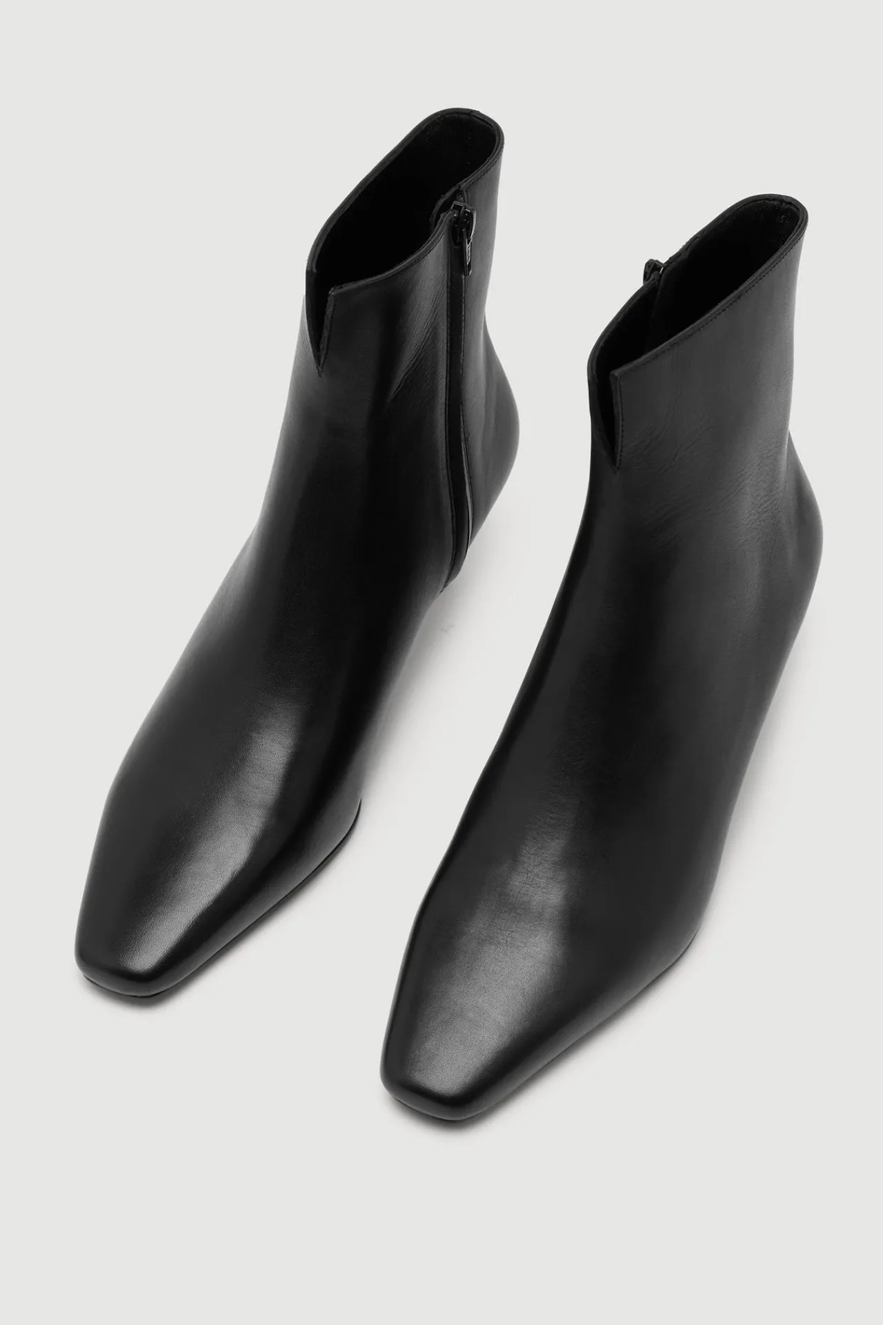 Charlotte Leather Boot^Assembly Label Outlet